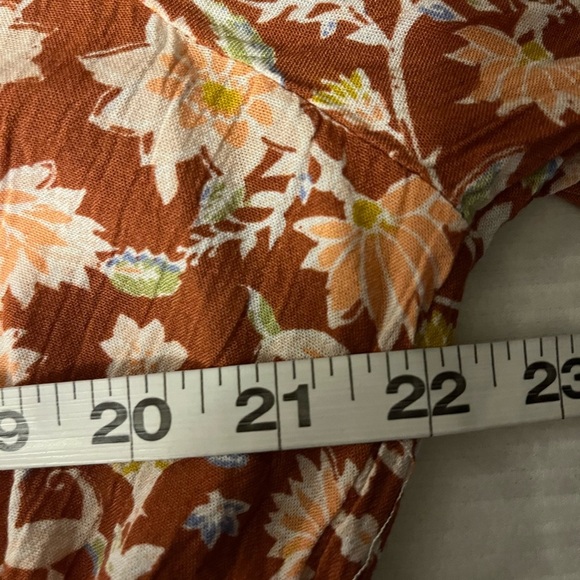 Time Goes By Cropped Peplum Deep V  Top in Red Clay Floral, size Large - Picture 8 of 9